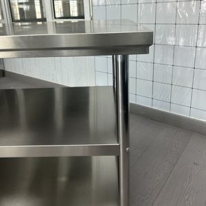 VICTORY KITCHEN, precio de fábrica, banco de trabajo de 3 capas de acero inoxidable con protector contra salpicaduras, equipo de panadería para restaurante - Product Image 1