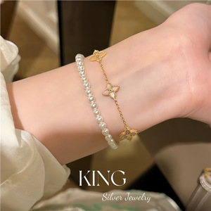 กำไลข้อมือรูปใบโคลเวอร์สี่แฉก King Silver Jewelry เงินแท้ S925 ชุบทอง ประดับมุกสีชมพู ของขวัญแฟชั่น - Product Image 3