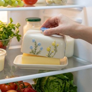 Beurrier en céramique avec couvercle floral en relief 3D, boîte de rangement pour beurre en céramique peinte à la main de style pastoral pour comptoir de cuisine - Product Image 2