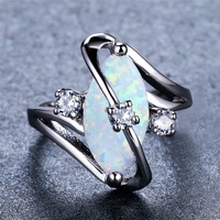 JIELING Luxe Blanc Opale Cheval Oeil Anneau Top Vente Noir Plaqué Or À La Mode Bijoux De Mode Anneaux De Pierres Précieuses pour Femmes Fabriqué En Laiton