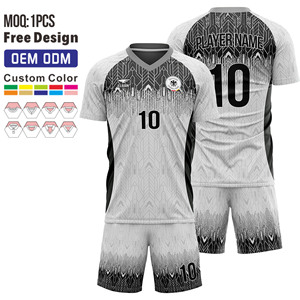Ensemble d'uniformes de football personnalisés à faible MOQ, respirants, à séchage rapide, en polyester, par sublimation, pour l'entraînement des clubs (maillot et short) - Product Image 1