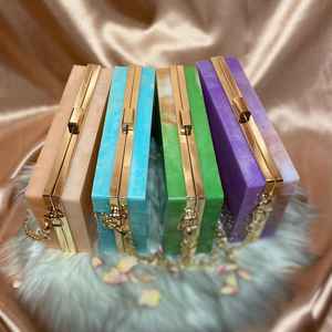 Pochette tendance en résine pour femmes, de taille compacte, légère, en matériau durable, idéale pour les mariages et les occasions spéciales - Product Image 6