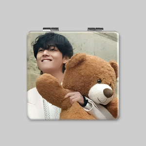 批发KPOP偶像邦坦男孩V泰亨冬季前方双面方形可折叠便携式化妆镜 - Product Image 1