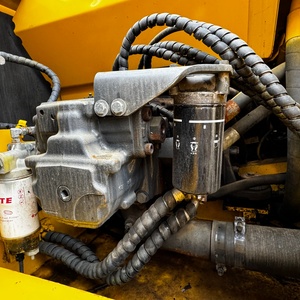 รถขุดตีนตะขาบ Komatsu PC 200 สีเดิม ขนาด 20 ตัน มือสองจากญี่ปุ่น พร้อมมอเตอร์ปั๊มและเกียร์บ็อกซ์ - Product Image 6