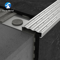 Nez de marche en métal antidérapant en aluminium argenté de style moderne, en céramique anodisée en acier inoxydable avec protection des bords