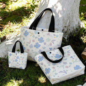 Sac de courses réutilisable en toile à motif de dessin animé mignon, écologique, avec impression sérigraphique, logo personnalisé, design pliable pour l'emballage des magasins de vêtements - Product Image 3
