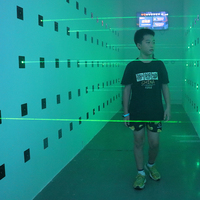 Mur de capteurs laser interactif pour jeux actifs avec source lumineuse RGB 3-en-1, construction métallique pour usage intérieur