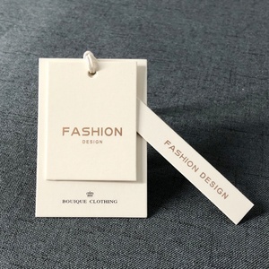 ป้ายกระดาษคราฟท์พิมพ์ลายตามสั่ง ปั๊มนูน ปั๊มฟอยล์ ป้ายราคา ป้ายห้อย ป้ายกระดาษสำหรับกางเกงยีนส์ เสื้อผ้า และเครื่องแต่งกาย - Product Image 4