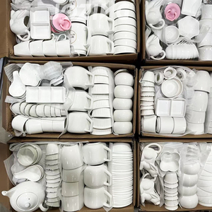 Assortiment de vaisselle en céramique blanche (bols, tasses, soucoupes, assiettes) en gros, en stock, à prix abordable - Product Image 1