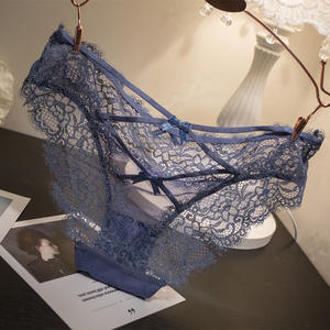 Braguitas de mujer sin costuras de elastano/poliéster con control medio, sexy, con encaje bordado, de talle bajo, con diseño cruzado hueco y transparente - Product Image 5