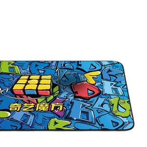Tapete para Cubo de Rubik Qiyi, Pintado a Mano con Graffiti, Tapete de Entrenamiento para Apilamiento Rápido, Tamaño de Competición, Base Antideslizante Negra - Product Image 1
