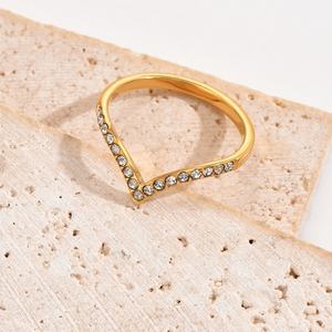 แหวนแต่งงานสแตนเลสสตีลดีไซน์ใหม่ทันสมัยประดับเพชรทรงกลมสำหรับผู้หญิง ขายส่ง - Product Image 3