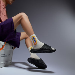 Chaussures imprimées en 3D recyclables et personnalisées Chaussons à glissière souples pour femmes et hommes en TPU élastique innovant personnalisé - Product Image 6