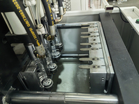 Machine de soufflage de bouteilles PET semi-automatique à 4 cavités, adaptée aux bouteilles d'eau