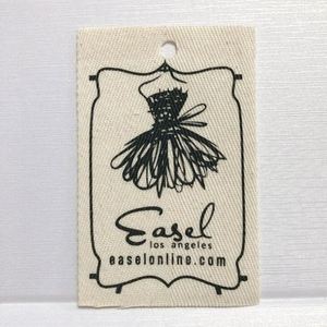 Étiquette de vêtement personnalisée à bas prix avec logo de marque imprimé, œillet doré et cordon en polyester - Product Image 1
