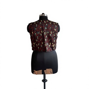 Chaleco Corto sin Mangas con Estampado Floral Abstracto Color Granate, Chaleco Étnico Multicolor para Mujer, Estilo Boho, Abierto por Delante, Artístico - Product Image 4