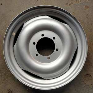 Prix d'usine <span class=keywords><strong>Pièces</strong></span> de tracteur Jante de tracteur/Moyeu de roue avant/arrière pour tracteurs agricoles YTO/Dongfeng/Lovol/Foton - Product Image 2
