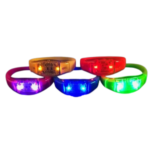 Bracelet LED en silicone, lumière clignotante, bracelet rythmique activé par le son - Product Image 1