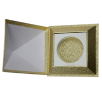 3D-Pyramidenschachtel mit Glanz-/Mattlaminierung, UV-Beschichtung & Prägung (Papierkarton)