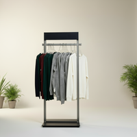 Présentoir de Vêtements Autonome en Métal Personnalisé pour la Vente au Détail – Vente en Gros