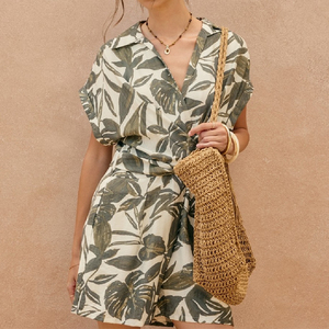 定制徽标印花高品质夏季海滩系列热带花卉图案阿罗哈人造丝连衣裙女式休闲连衣裙 - Product Image 4