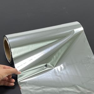 <span class=keywords><strong>Película</strong></span> <span class=keywords><strong>de</strong></span> laminación <span class=keywords><strong>de</strong></span> agua PET metalizada plateada antiarañazos barata al por mayor - Product Image 4