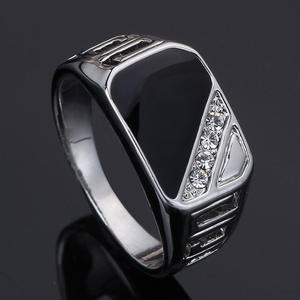 Bague géométrique pour homme T0575 en argent 925 avec cristaux de strass sertis en canal, pour un usage quotidien - Product Image 1