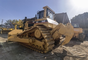Topadora de cadenas CAT D6R usada a bajo precio, equipo de construcción con bomba hidráulica Kawasaki, entrega rápida a todos los países - Product Image 3