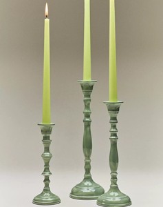 Portavelas Metálicos Creativos y Elegantes, Decoración de Comedor para Bodas de Estilo Europeo, Accesorios Decorativos en Dorado, Verde Natural - Product Image 1