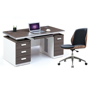 Escritorio de ordenador tamaño pequeño color oscuro al por mayor 1400 diseño modular moderno y duradero para mesa de oficina del personal - Product Image 1
