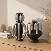 Vase décoratif en céramique noire, vase sculptural abstrait en forme de boucle pour la décoration intérieure d'hôtel, de villa ou de salon