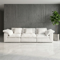 Canapé modulaire de luxe en tissu durable, assise profonde, style nuage, avec coussins en éponge pour salon de villa moderne