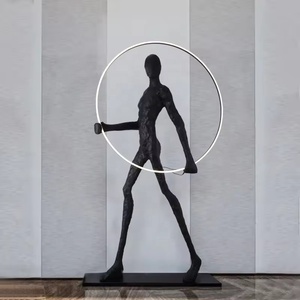 Lampadaire Minimaliste Noir en Résine Sculptée - Éclairage Moderne Silhouette Humaine Peint à la Main Moulage de Précision pour un Luxe Subtil - Product Image 4
