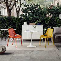 Chaise de salle à manger en plastique PP empilable, style nordique moderne, pour hôtel et restaurant, vente en gros à prix réduit