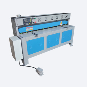 Yüksek Hassasiyetli Tam Otomatik 1.5kw PLC Kontrollü Motorlu E21S Kontrolörlü 1.5mm 1300mm Elektrikli Metal Kesme Makinesi - Product Image 1