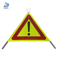 Triangle de trépied réfléchissant portable Panneau d'avertissement enroulable Version fluorescente du panneau routier norvégien du "point d'exclamation"