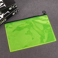 Sacs cosmétiques biodégradables transparents en PVC colorés en gros avec fermeture éclair auto-adhésive pour lotion et nettoyant visage - Tailles personnalisables