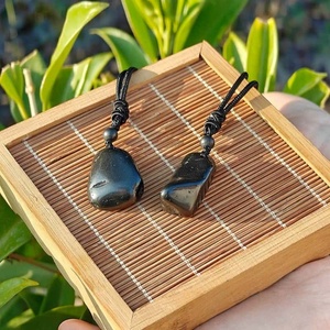 <span class=keywords><strong>Shungite</strong></span> Naturelle Russe Brute Polie, Forme Libre Irrégulière, Unique, Solide, Durable, Mystique, Spirituelle, Minérale, Bijou de Clavicule - Product Image 1