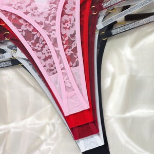 Venta al por mayor de fábrica: <span class=keywords><strong>Tanga</strong></span> sexy de poliamida con cadena de corazón brillante y encaje floral para mujer - Product Image 4