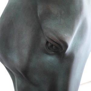 Escultura Moderna de Fibra de Vidrio Personalizada, Venta Directa de Fábrica, Escultura de Cabeza de Caballo de Bronce de Gran Tamaño, Busto de Caballo de Resina para Galería - Product Image 5