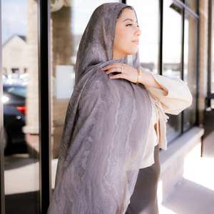 Pañuelo Musulmán con Logotipo Personalizado, Venta al por Mayor, Transpirable, para las 4 Estaciones, Diseño Minimalista y Modesto, Hijab Modal Estampado para Mujer, 2026 - Product Image 1