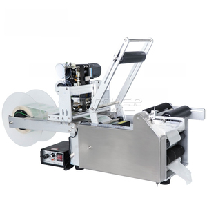 Etiquetadora Semiautomática para Botellas Redondas y Frascos Pequeños de 50dt con Codificador de Fecha - Product Image 1