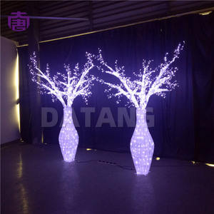 Árbol de Resina LED Iluminado para Exteriores, Decoración para Parques Temáticos, Jardines, Plazas, Festivales y Eventos, en Venta - Product Image 2