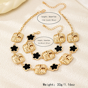 Venta caliente de moda cuatro trébol cuadrado retorcido bobinado collar pulsera 2 uds conjunto femenino de aleación de alta calidad conjunto de joyería de moda W - Product Image 6