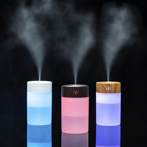 Mini humidificador de aromaterapia Yx049, luz nocturna colorida alimentada por USB para coche, oficina, uso doméstico, tanque de menos de 0,5l - Product Image 1