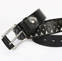 Ceinture cloutée style Punk-Rock en cuir noir lisse avec rivets pyramidaux argentés et boucle ardillon en alliage argenté brossé - 5,0 cm x 90 cm