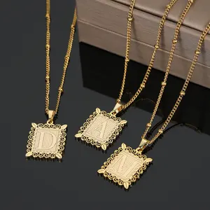 Vente en Gros de Bijoux en Acier Inoxydable Offre Spéciale pour Femmes Chaîne de Perles Personnalisée Collier Carré Lettre Initiale