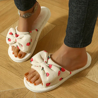 Mules Classiques à Bout Ouvert Fraise pour Femmes, Douces avec Mousse à Mémoire de Forme, Antidérapantes pour Pantoufles Plage Hiver Saison Compatible Tendance Printemps