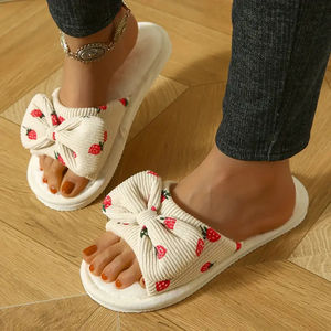 Mules Classiques à Bout Ouvert Fraise pour Femmes, Douces avec Mousse à Mémoire de Forme, Antidérapantes pour Pantoufles Plage Hiver Saison Compatible Tendance Printemps - Product Image 6