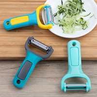 Hete verkoop keukenaccessoires 3-in-1 roterende mes roestvrijstalen schilmes huishoudelijk multifunctioneel groente- en fruitschiller